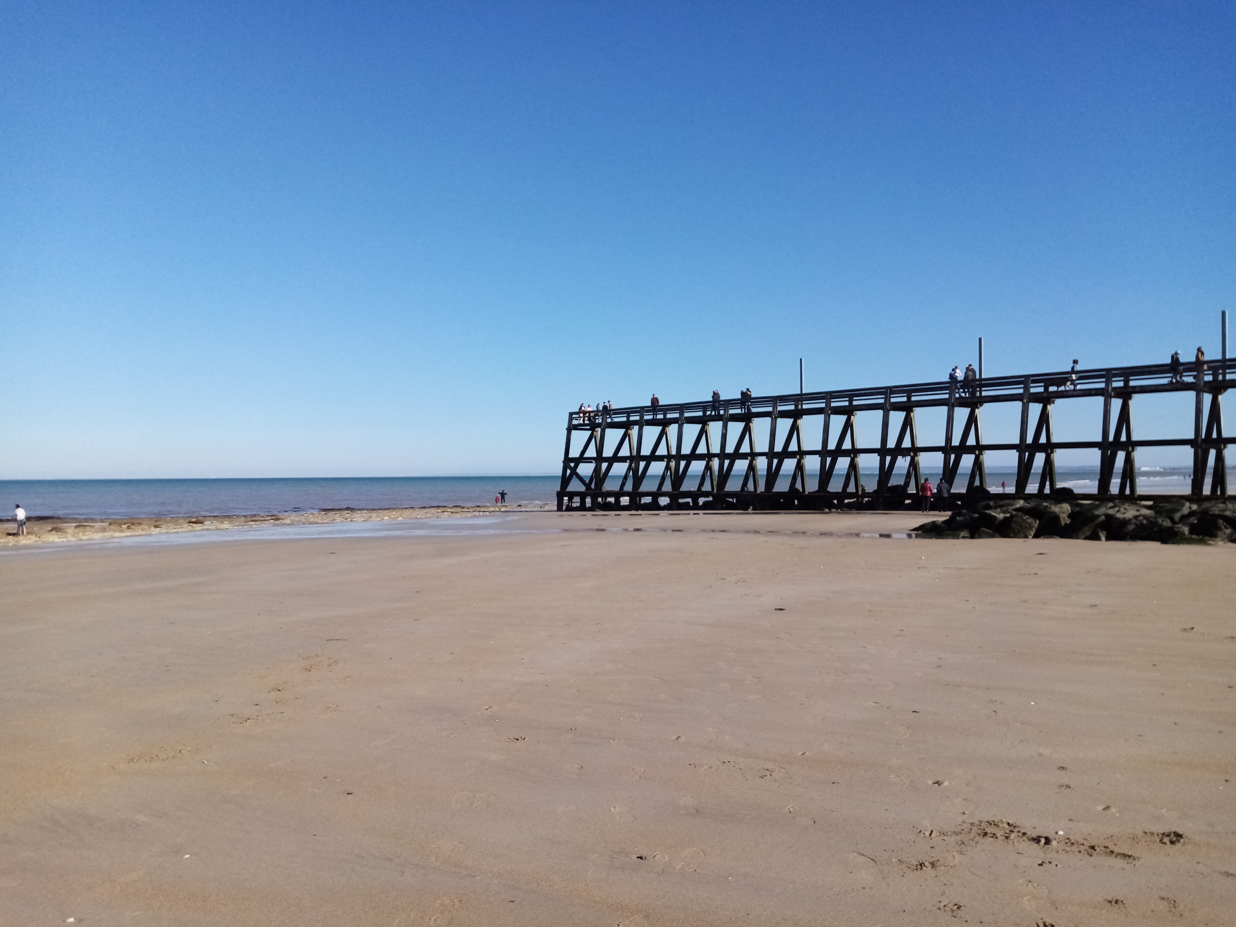 Luc-sur-Mer : under the boardwalk