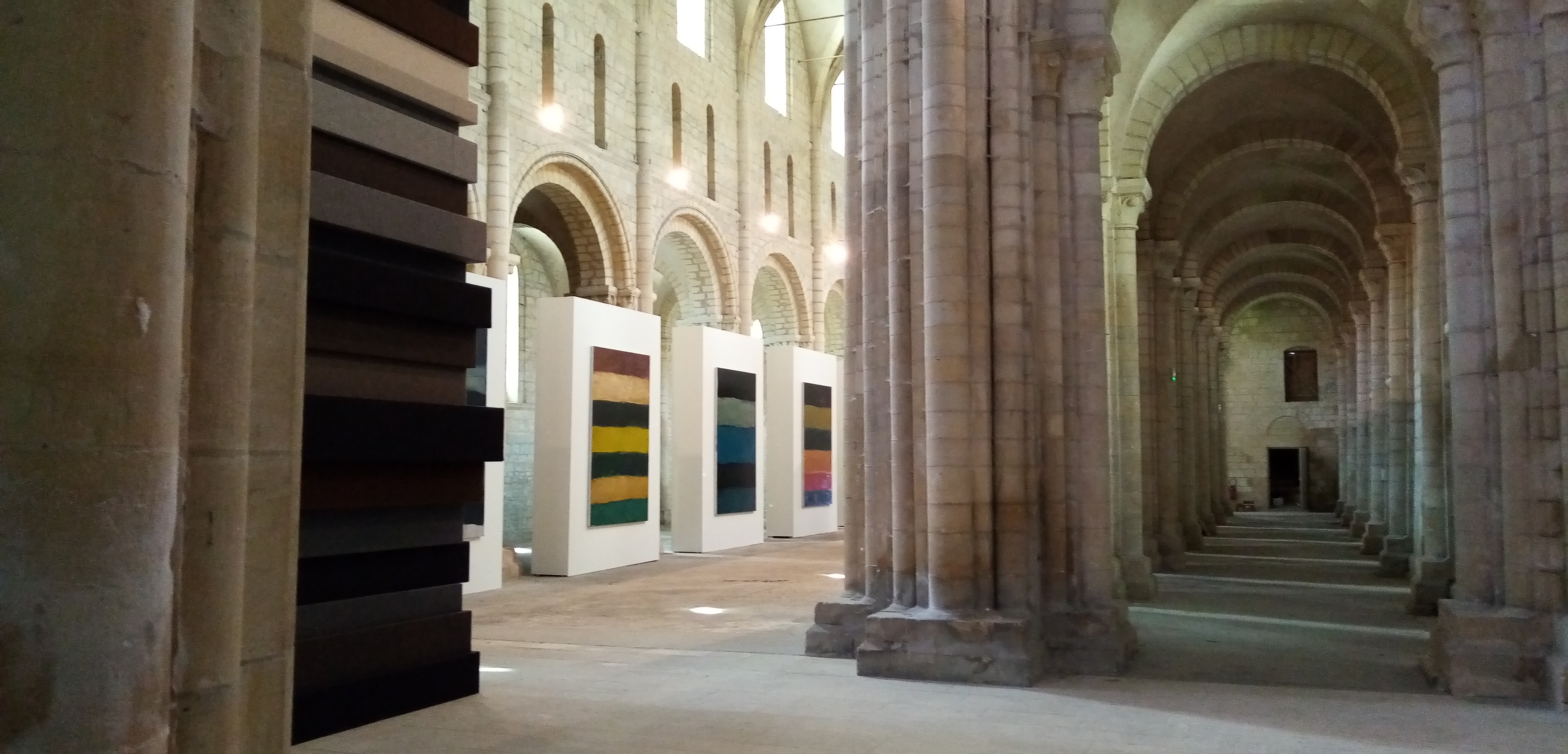 Landlines de Sean Scully dans l&rsquo;église Saint-Nicolas (Caen)