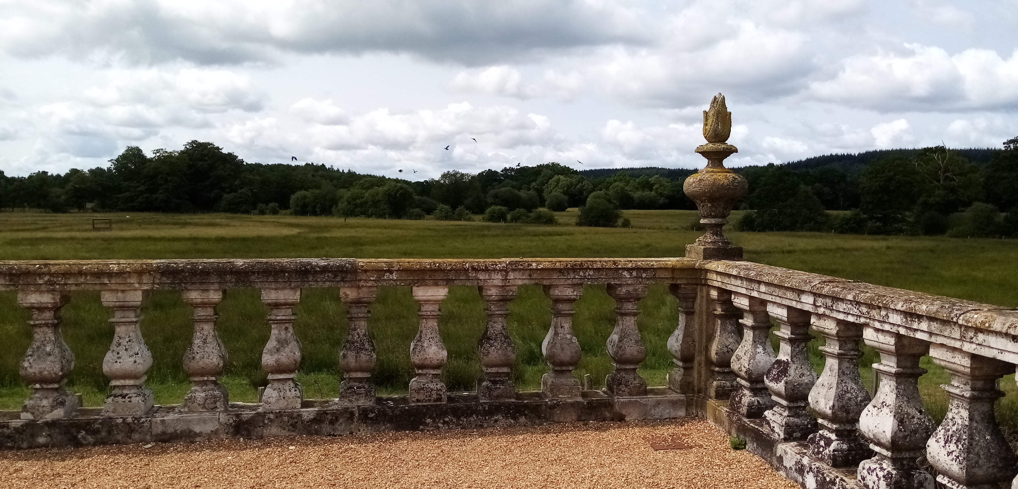 Le château de Carrouges : un balcon en forêt